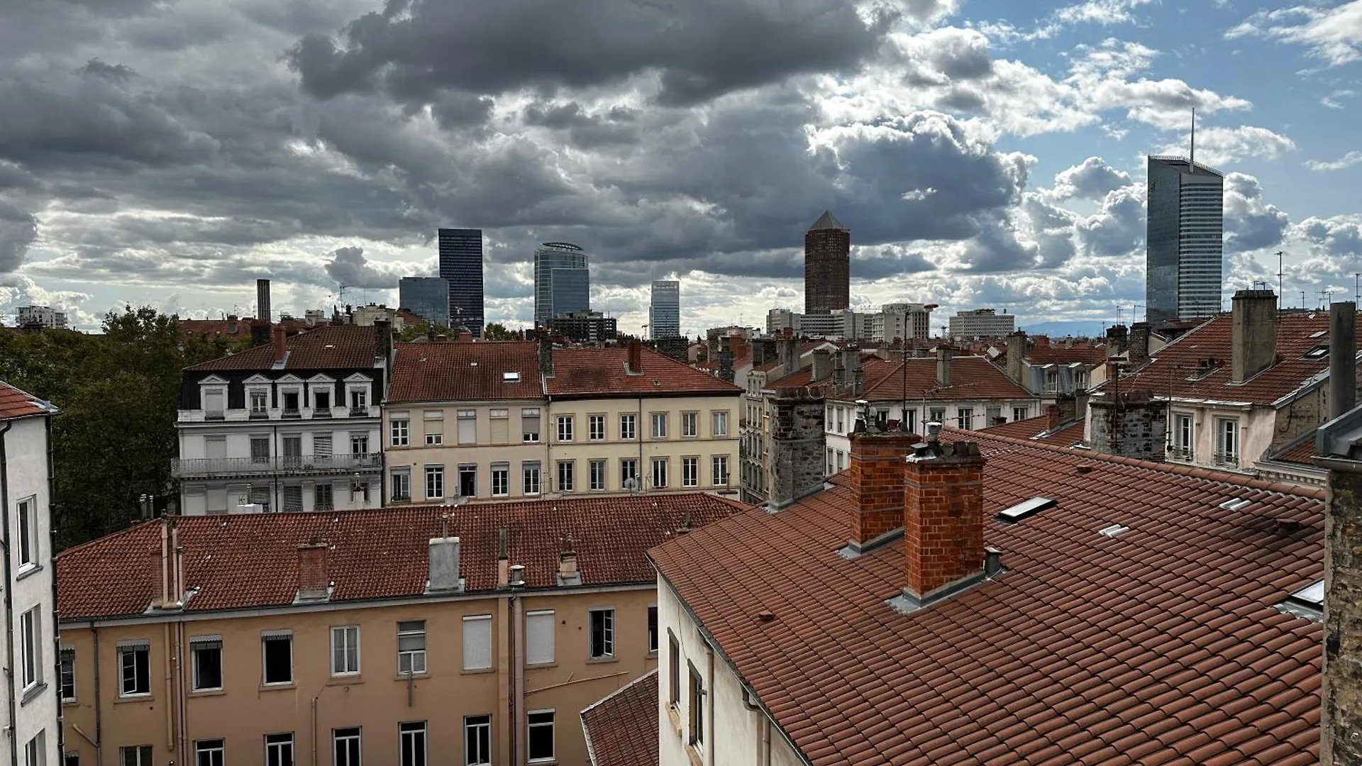 Skyline-Vitton Loft72 Apartment Lyon France